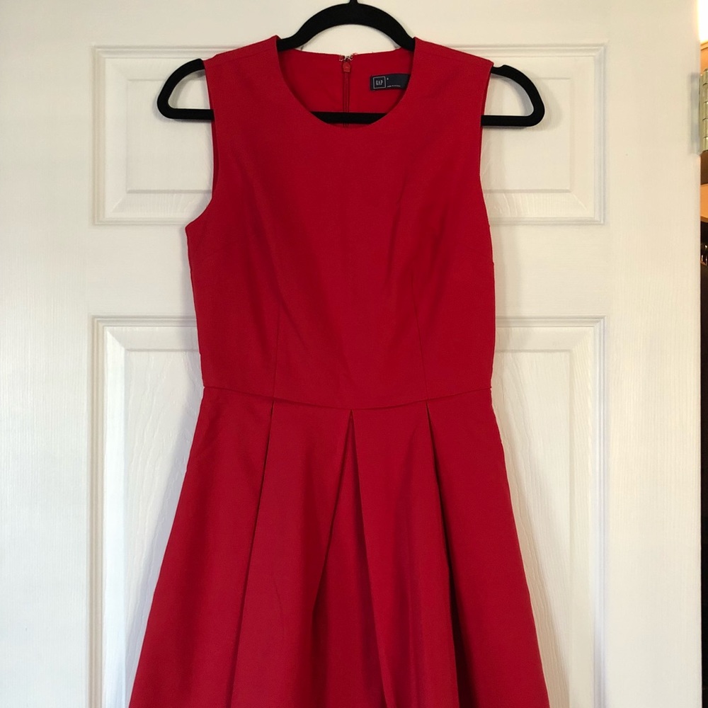 0 GAP Red Sleeveless Flare/Pleated Holiday Dress